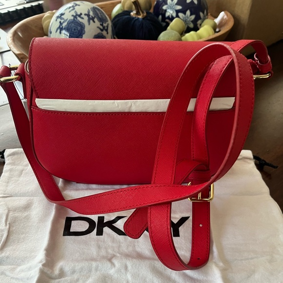 NWT | DKNY Bryant Park Saffino Saddle Bag!! - Picture 2 of 11
